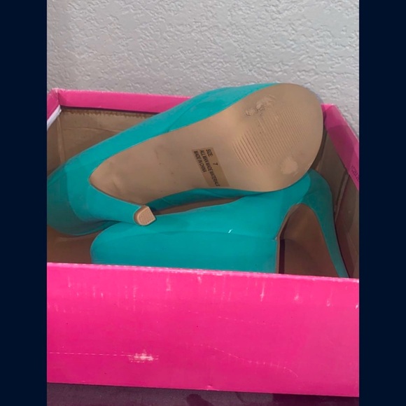 Turquoise Pumps - Picture 2 of 2